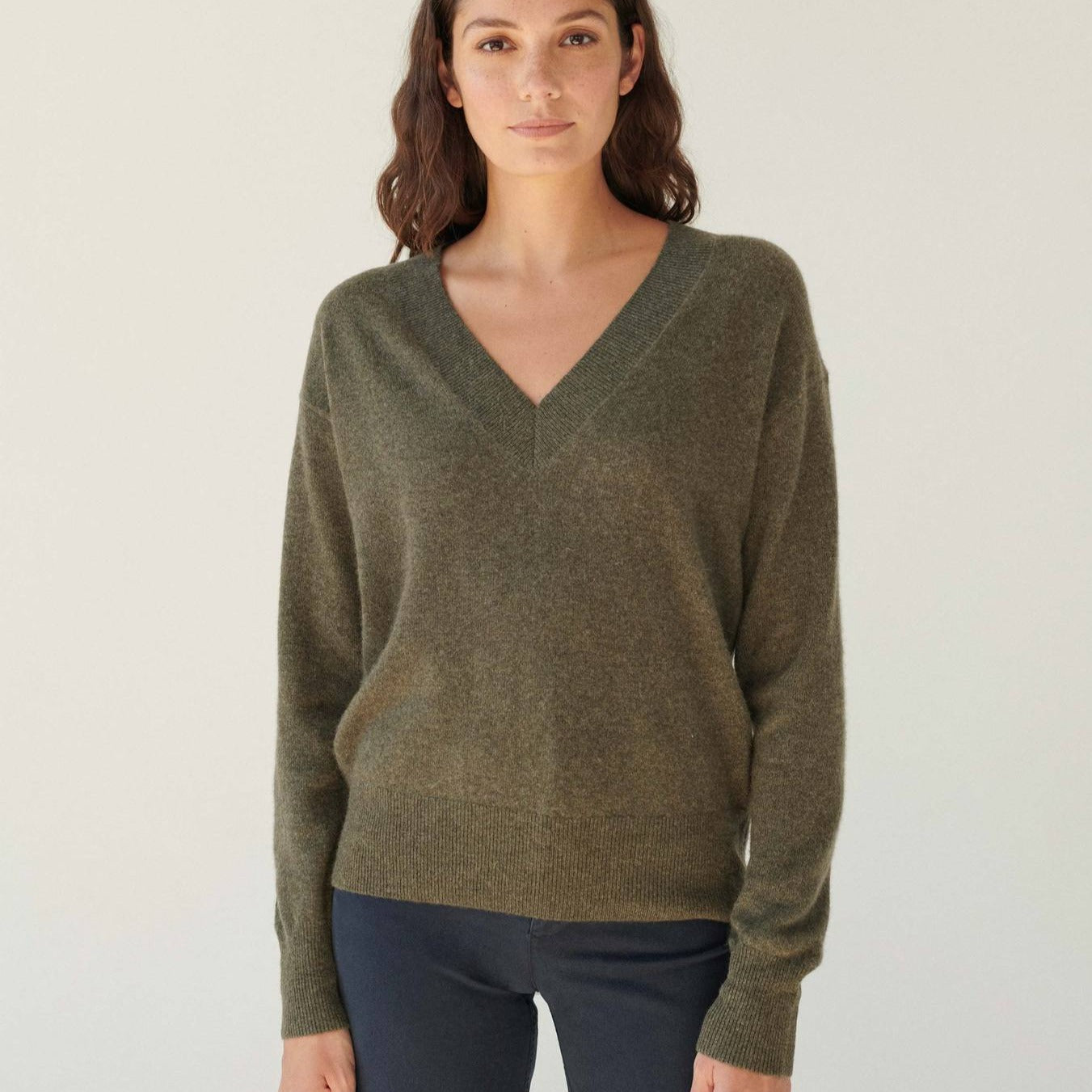 Essential Cashmere V Neck Vintage Khaki